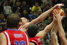 Последние обыгрывают первых