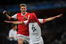 Среда. Лондон. "Арсенал" - "Барселона" - 2:1. Андрей АРШАВИН празднует свой победный гол.