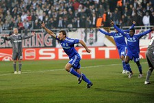 Вчера. Стамбул. "Бешикташ" - "Динамо" К - 1:4. Форвард гостей Андрей ШЕВЧЕНКО празднует взятие ворот соперника. Фото AFP