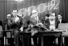 1992 год. Москва. Олег РОМАНЦЕВ и Николай СТАРОСТИН на награждении "Спартака". Фото Александра ФЕДОРОВА, "СЭ"