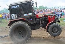 Гонка на тракторах перенесена на июнь