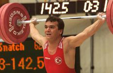 26 апреля 2000 года. София. Наим СУЛЕЙМАНОГЛУ занимает третье место на своем последнем чемпионате Европы.