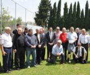 Пятница. Тбилиси. У Кубка кубков слева направо: Иво ШУШАК, Георгий СИЧИНАВА, Хорен ОГАНЕСЯН, Андрей БИБА, Искендер ДЖАВАДОВ, Душан УГРИН, Зураб ПОЛОЛИКАШВИЛИ, Владимир МУНТЯН, Гия ИСИАНИ, Лотар КУРБЮВАЙТ, Мамука КВАРАЦХЕЛИЯ, Машалла АХМЕДОВ. Фото автора