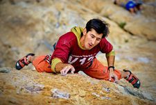 "Экстремальной фотографию делают спортсмены": Антон Педько о съемке скалолазания