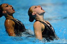 Ликбез от "СЭ": зачем синхронистки цепляют на нос зажим?