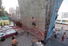 Наталья Стрелкова - об уличном скалодроме ДДС