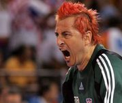 Владо Шола: "Обожаю смотреть хоккей.  Особенно - на Овечкина"