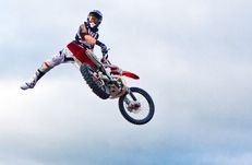 Райдеры Adrenaline FMX Rush разогнали тучи  над Уфой