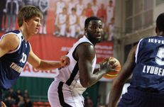 За что Блэра выгнали из "Красных крыльев"?