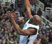 УНИКС в Афинах:  +15 на улице, "+6" на табло!