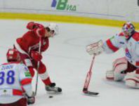 2 февраля 2012 года. Чехов. Гол Евгения ТИМКИНА в ворота армейцев. Фото Федора УСПЕНСКОГО, "СЭ".