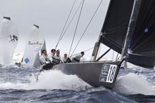 Регата RC44 Championship Tour  проходит при ветре в 30 узлов