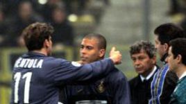 9 марта 1999 года. Парма. "Парма" - "Интер" - 2:1. 57-я минута. Мирча ЛУЧЕСКУ вместо Николы ВЕНТОЛЫ выпускает на поле РОНАЛДО.