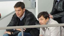 2011 год. Владимир МАЛАХОВ и новый глава СДК КХЛ Валерий КАМЕНСКИЙ в "Мегаспорте" на матче "Динамо" и СКА. Фото Федора УСПЕНСКОГО, "СЭ".
