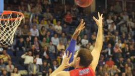 А Крстич-то уже играет!