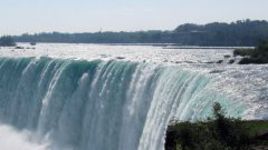Невероятные истории покорения Ниагарского водопада