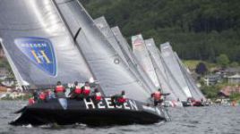 "Синергия" идет третьей в гонках флота регаты RC44