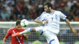 Суббота. Варшава. Греция - Россия - 1:0. Гиоргос САМАРАС (№7) против Романа ШИРОКОВА. Фото Александра ФЕДОРОВА, "СЭ".