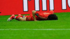 Суббота. Варшава. Греция - Россия - 1:0. "Вставай, вставай, однополчанин! Бери шинель, пошли домой!" - Юрий ЖИРКОВ на поле Национального стадиона. Фото Александра ФЕДОРОВА, "СЭ".