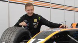 Нудные заседания и телефоны девушек