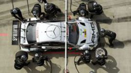 DTM: "Мерседес" унизил BMW, пока "Ауди" стояла в сторонке
