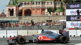 Льюис Хэмилтон: "Авто-шоу - хорошая возможность покуролесить"