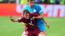 14 июля. Самара. Суперкубок России. "Зенит" - "Рубин" - 0:2. Владимир ДЯДЮН (№22) и Николас ЛОМБЕРТС. Фото Антона СЕРГИЕНКО, "СЭ".