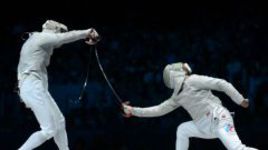 Выпали из качелей