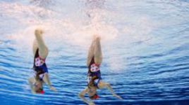 "Держитесь, куколки!"