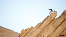 "Там, где кончаются тропы" - полный даунхилл от Red Bull