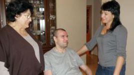 Вторник. Москва. Вениамин МАНДРЫКИН с мамой Надеждой Михайловной и сестрой Жанной. Фото Александра МАРТАНОВА.