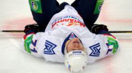 Вчера. Уфа. "Салават Юлаев" - "Металлург" Мг - 4:3 ОТ. Евгений МАЛКИН. Фото - Владимир БЕЗЗУБОВ/КХЛ.