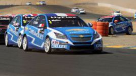 Интрига в чемпионате WTCC:  велосипедист против молодожена