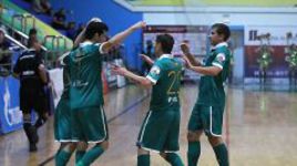 "Императорский клуб" пока выигрывает скромно