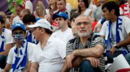 8 июня. Варшава. Euo-2012. Польша - Греция - 1:1. Иван САВВИДИ на трибуне в шарфе ПАОК. Фото ФК ПАОК.