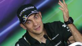 Виталий Петров:  "Застрял в аэропорту на четыре часа"