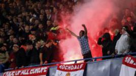 Английские фанаты тоже любят устраивать пиротехнические шоу, но скандалов, сопоставимых по масштабу с тем, что случился в субботу в Химках, на Туманном Альбионе не происходило давно.