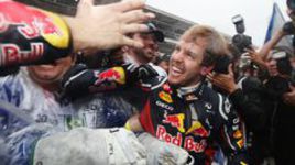 Третий титул Феттеля. И одна из лучших гонок Петрова