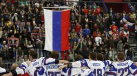 Сегодня. Уфа. Канада - Россия - 5:6 ОТ. Бронзовые призеры МЧМ-2013 во время исполнения Гимна России.