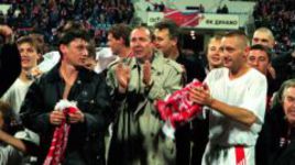 Октябрь 1998 года. Москва. Олег РОМАНЦЕВ, 29-летний Илья ЦЫМБАЛАРЬ и 28-летний Андрей ТИХОНОВ празднуют чемпионство "Спартака". Фото Александра ФЕДОРОВА, "СЭ".