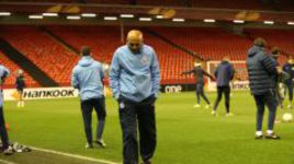 Вчера. Ливерпуль. Подопечные Лучано СПАЛЛЕТТИ (в центре) на легендарном "Энфилде". Фото ФК "Зенит".