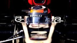 Пилот-молчун спел "Формуле-1" песенку про пять кругов