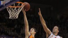 Пашутин сделал шаг навстречу Кацикарису