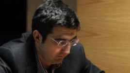 Почему у Крамника мяч не идет в ворота?