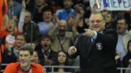 Шипулин ищет белого коня?  Хукер едет домой