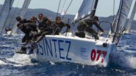 В первой гонке Melges32 "Синергия" финишировала четвертой
