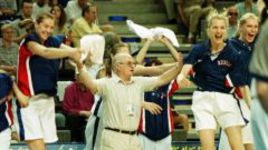 6 июня 1998 года. Берлин. Главный тренер сборной России Евгений ГОМЕЛЬСКИЙ радуется вместе с подопечными победе в полуфинале чемпионата мира. Сейчас о таких результатах нам остается мечтать.