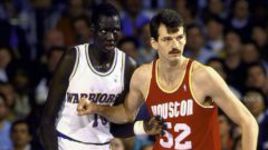 Мануте БОЛ (на фото - слева) и Георге МУРЕШАН до сих пор остаются самыми высокими центровыми в истории НБА - и, похоже, так ими навсегда и останутся.