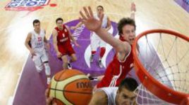 Рукопожатие Карасева и Ивковича  увидели 16 тысяч зрителей