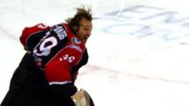 Главный трофей в клубной карьере – золотые медали суперлиги в составе омского "Авангарда" – Максим СОКОЛОВ выиграл девять лет назад. Фото Алексея ИВАНОВА, "СЭ".